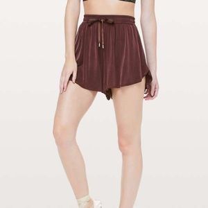 LULUEMON principal dancer shorts